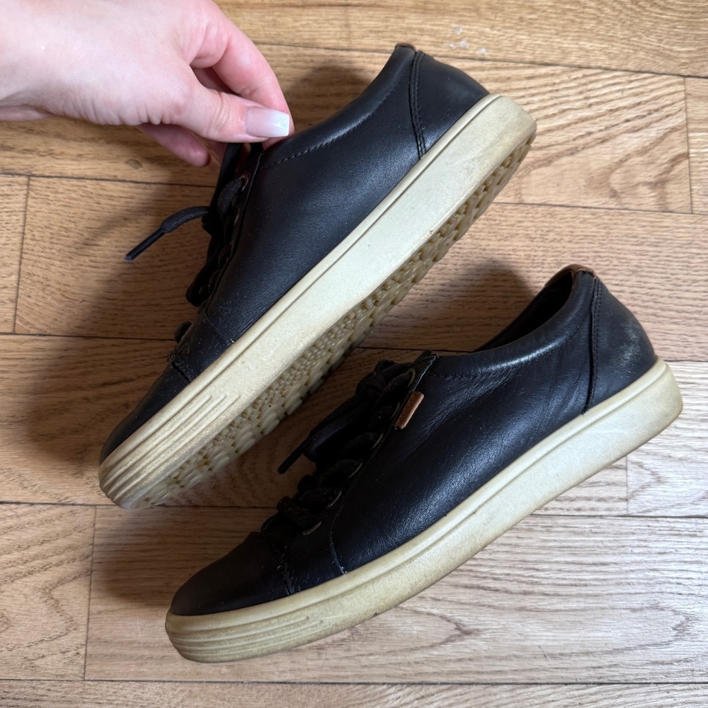 Ecco Black Leather Sneakers with Rubber Soles size 38/7.5